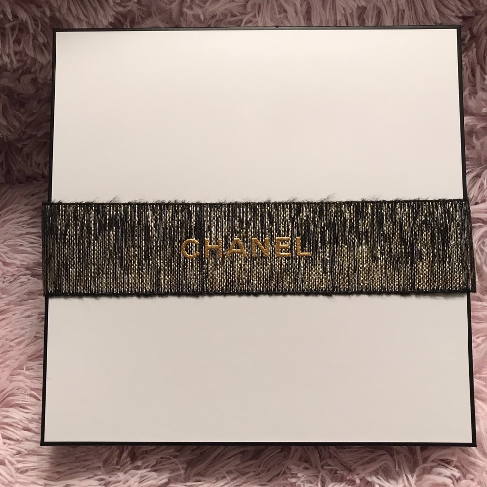 CHANEL LARGE GIFT BOX